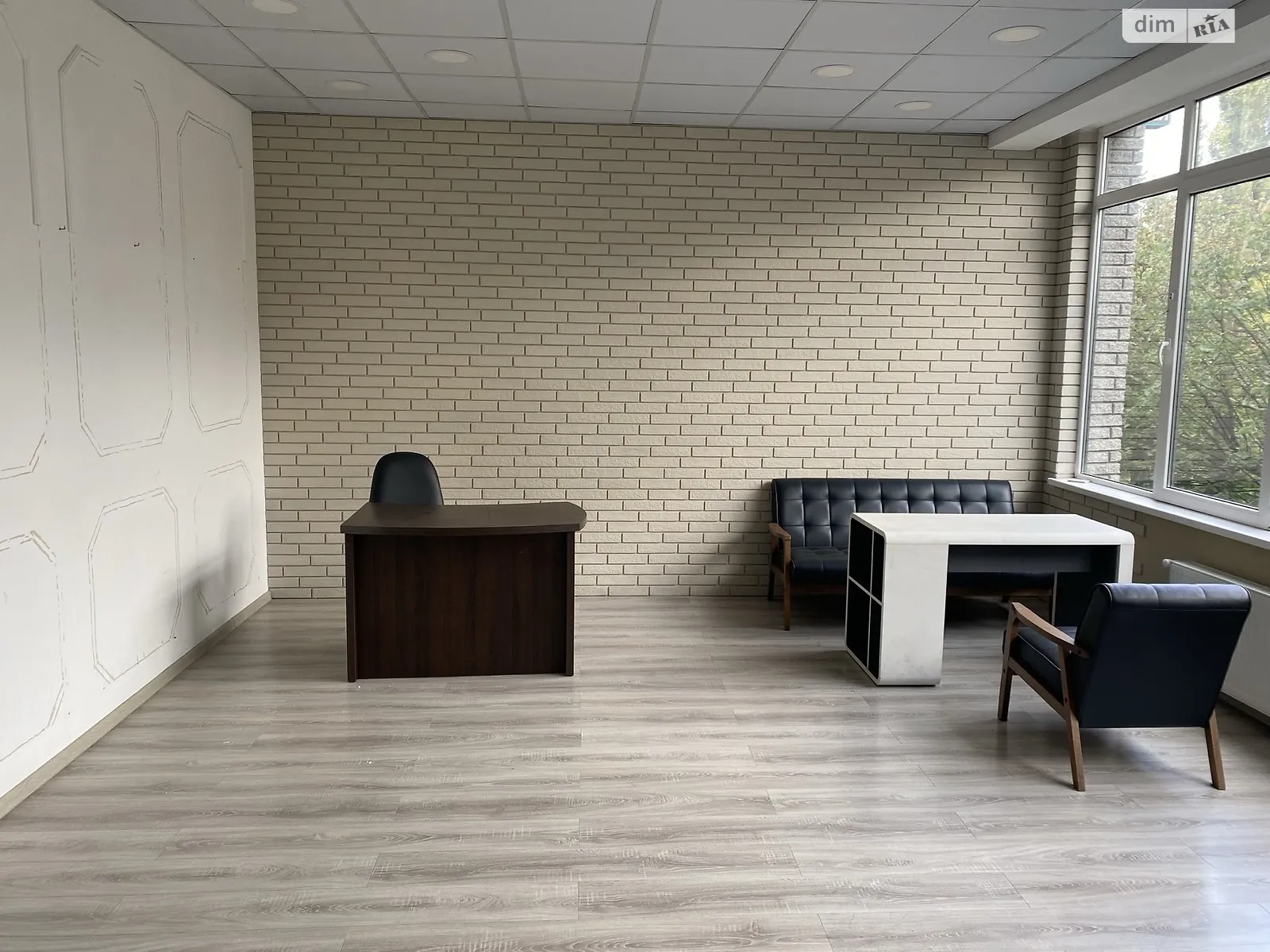 Продається офіс 43.2 кв. м в бізнес-центрі, цена: 35000 $ - фото 1