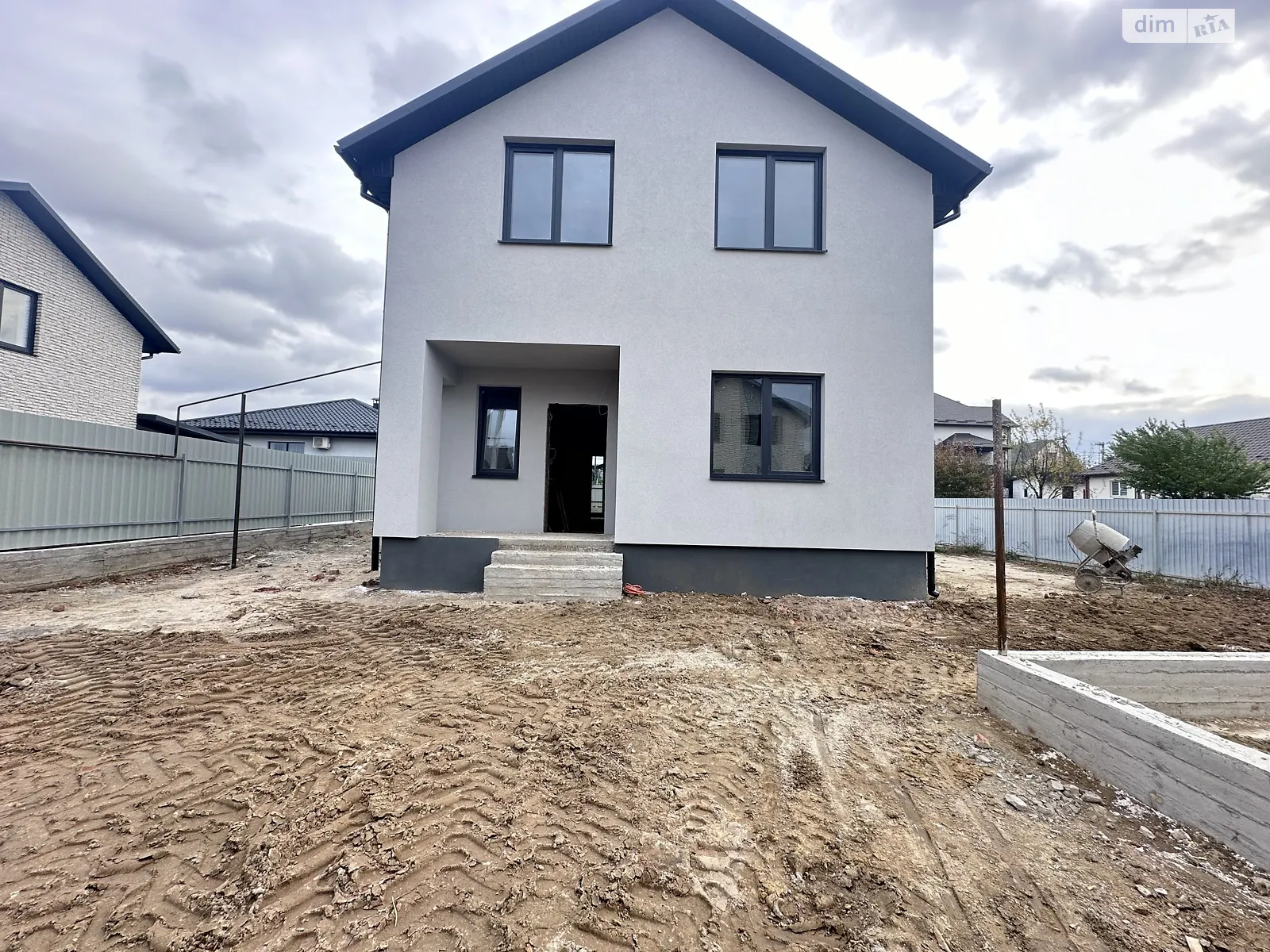 Продается дом на 2 этажа 120 кв. м с камином, цена: 92000 $ - фото 1