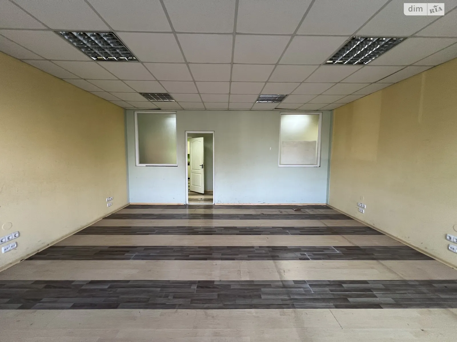 Сдается в аренду офис 75 кв. м в бизнес-центре, цена: 10500 грн - фото 1