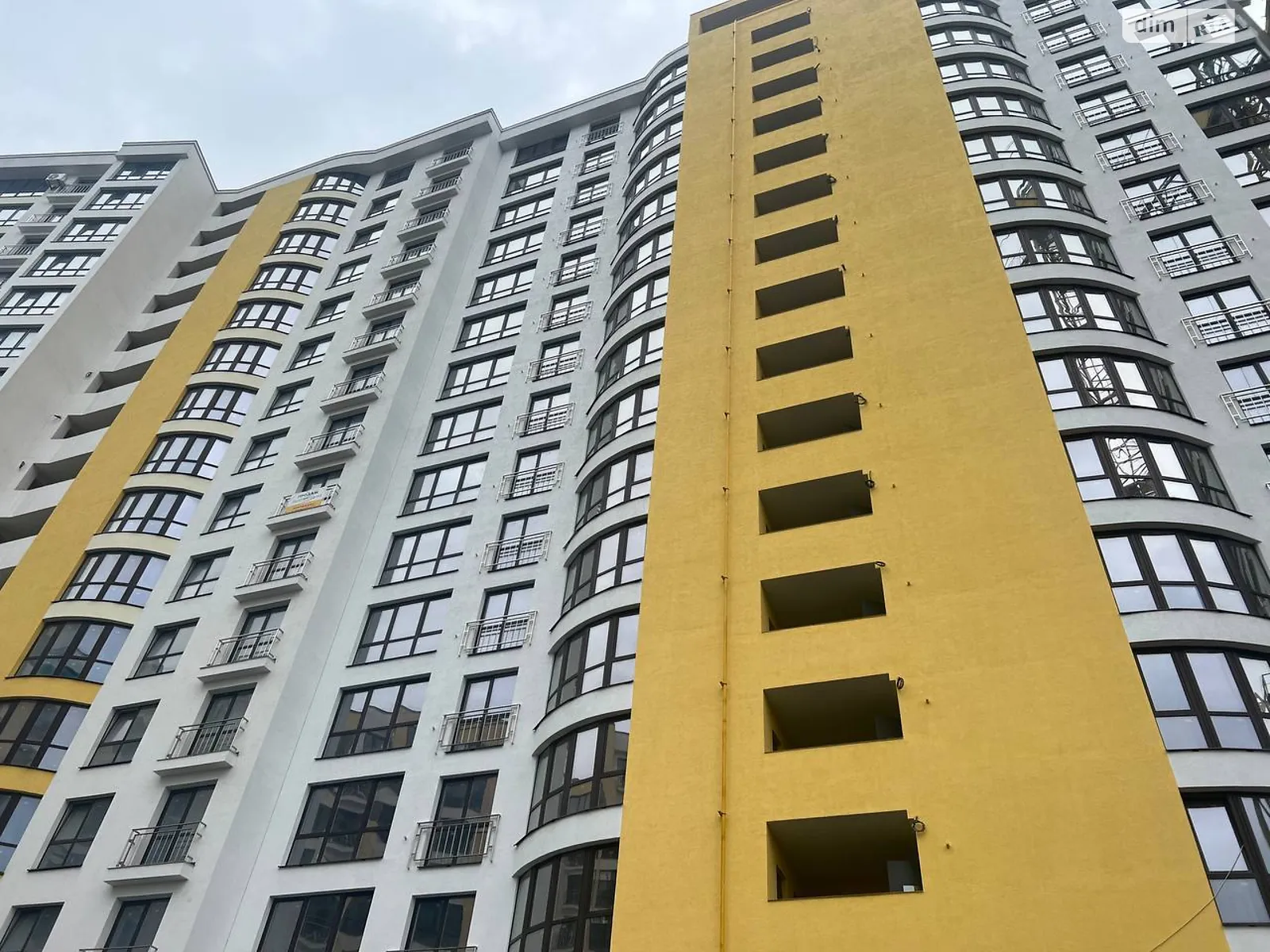 Продается 3-комнатная квартира 89 кв. м в Ивано-Франковске, ул. Ивасюка - фото 1