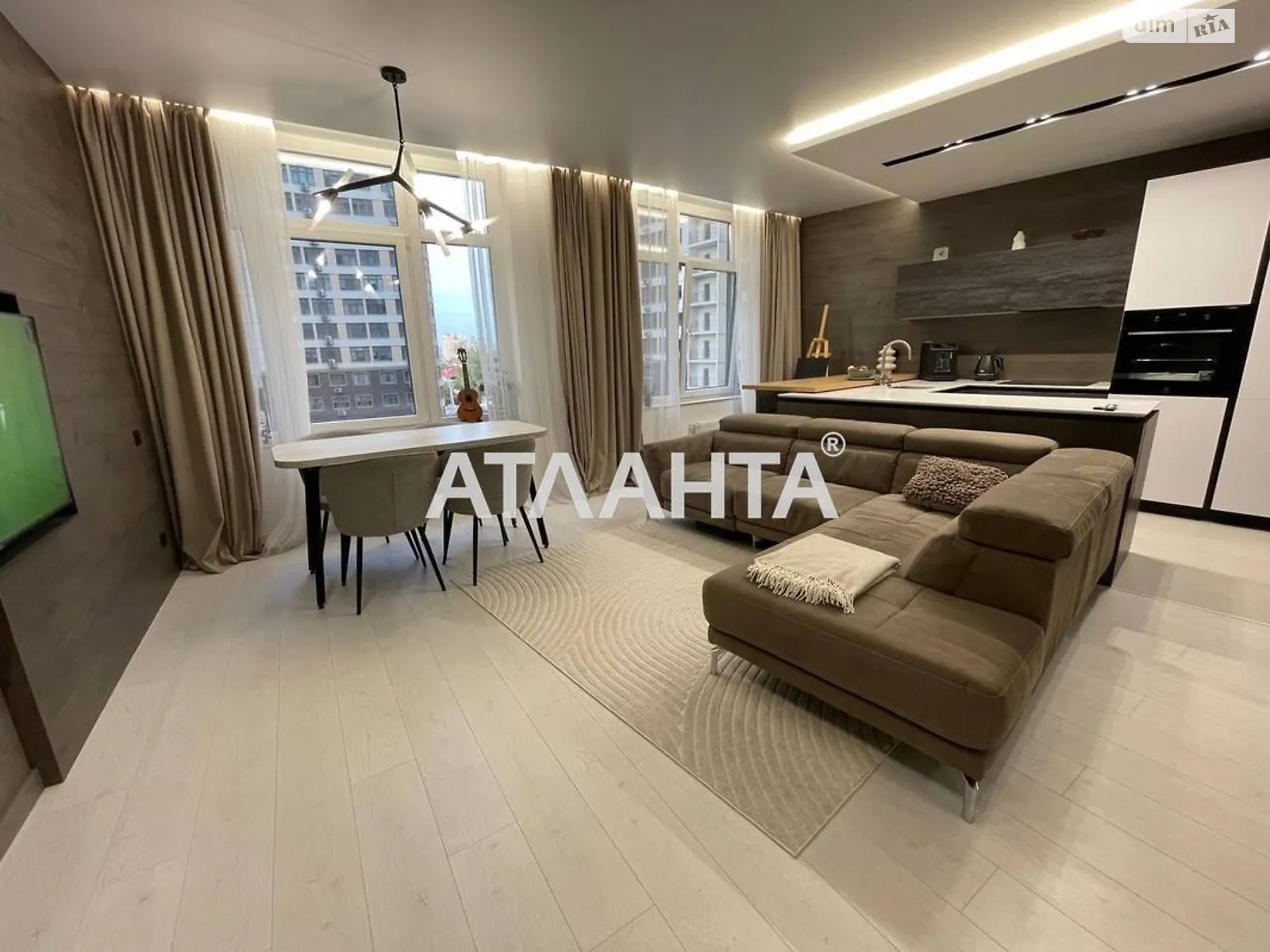 Продается 3-комнатная квартира 105 кв. м в Одессе, ул. Валерия Самофалова, 16/2А - фото 1