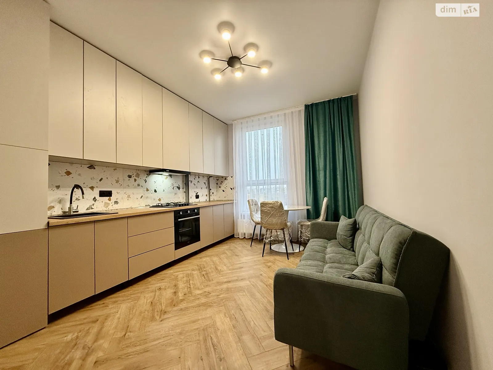 Продається 1-кімнатна квартира 46 кв. м у Ужгороді, вул. Іштвана Сечені, 29А - фото 1