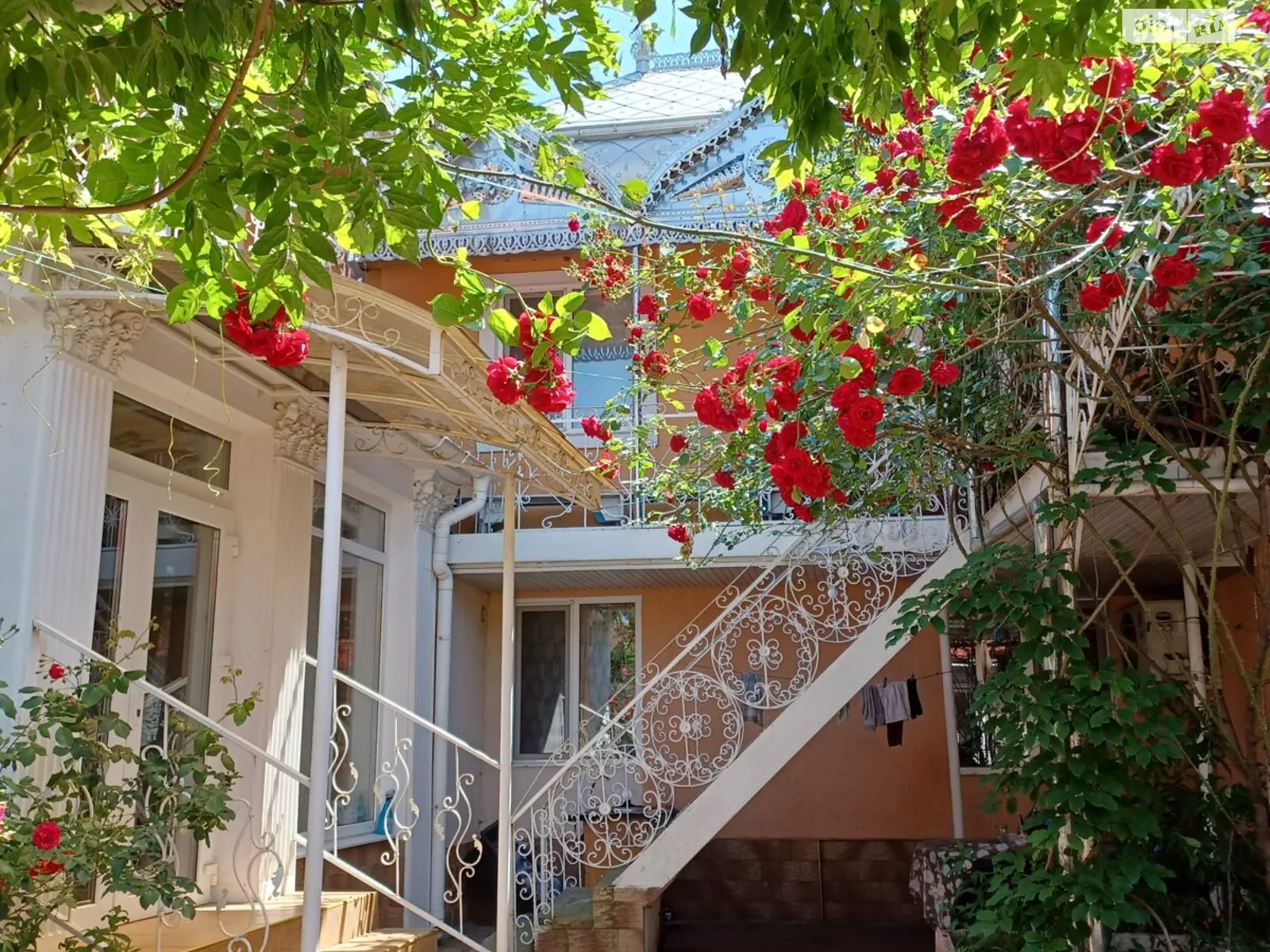 Продається будинок 2 поверховий 400 кв. м з каміном, цена: 125000 $ - фото 1