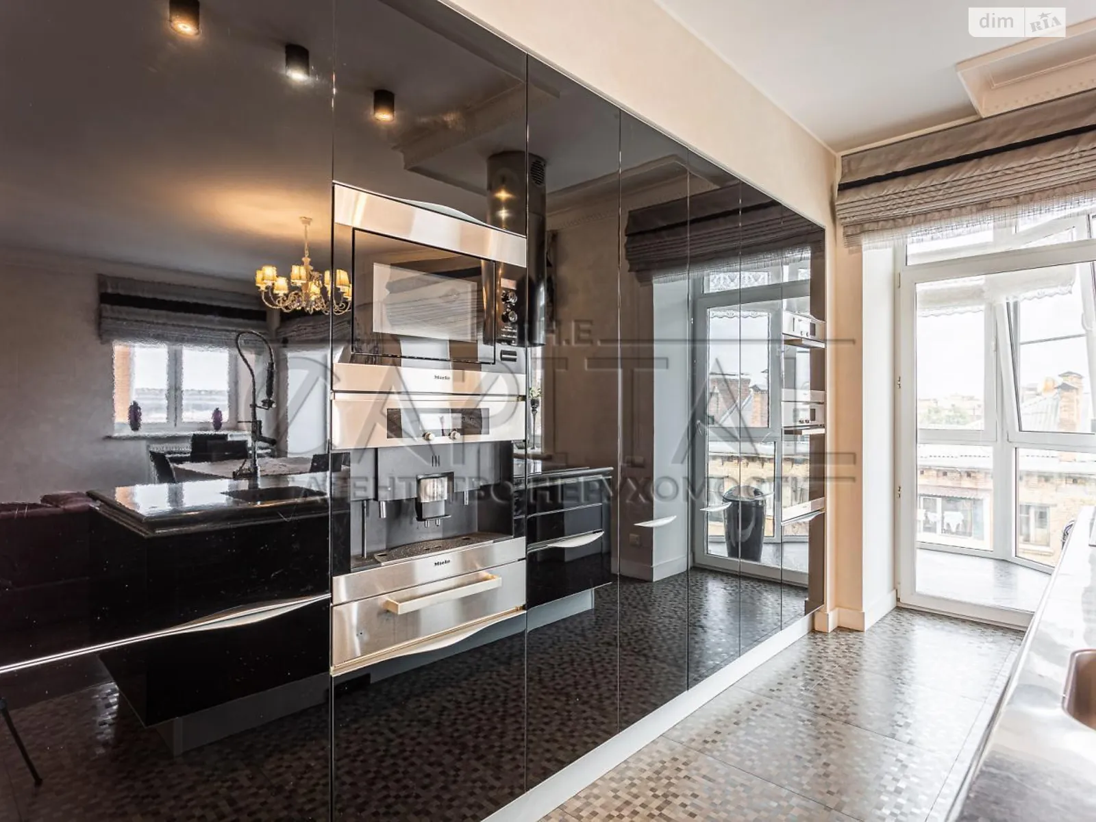 Продается 4-комнатная квартира 161.6 кв. м в Киеве, ул. Почайнинская, 70 - фото 1