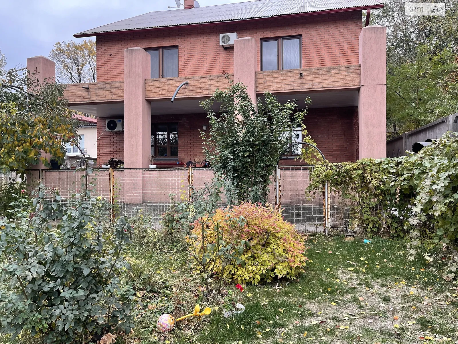 Продається будинок 2 поверховий 300 кв. м з гаражем, цена: 110000 $ - фото 1