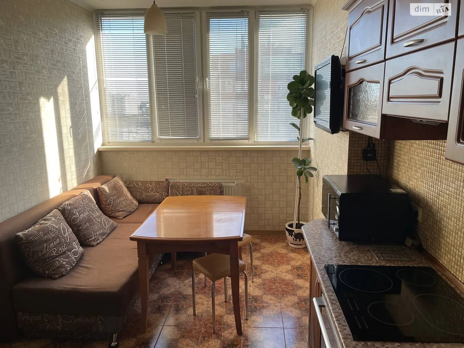 Продается 1-комнатная квартира 46 кв. м в Одессе, мас. Радужный, 1 - фото 1