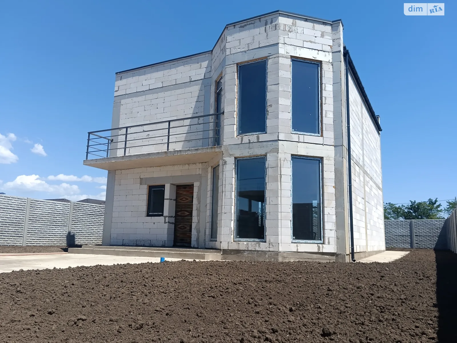 Продается дом на 2 этажа 145.8 кв. м с гаражом, цена: 111000 $ - фото 1