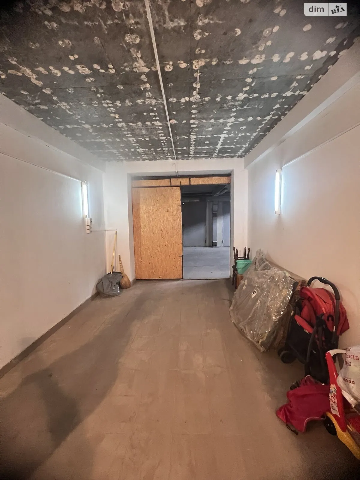Продается отдельно стоящий гараж под легковое авто на 19 кв. м, цена: 13000 $ - фото 1