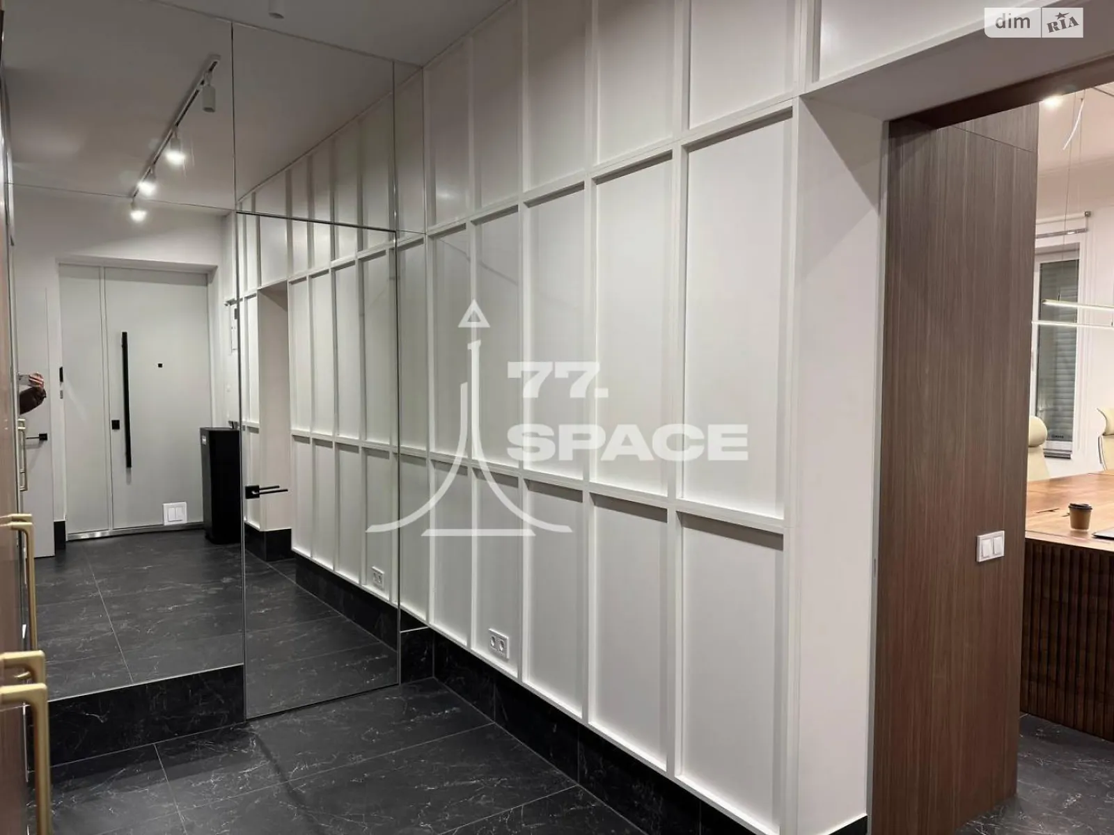Сдается в аренду офис 76 кв. м в бизнес-центре, цена: 3700 $ - фото 1