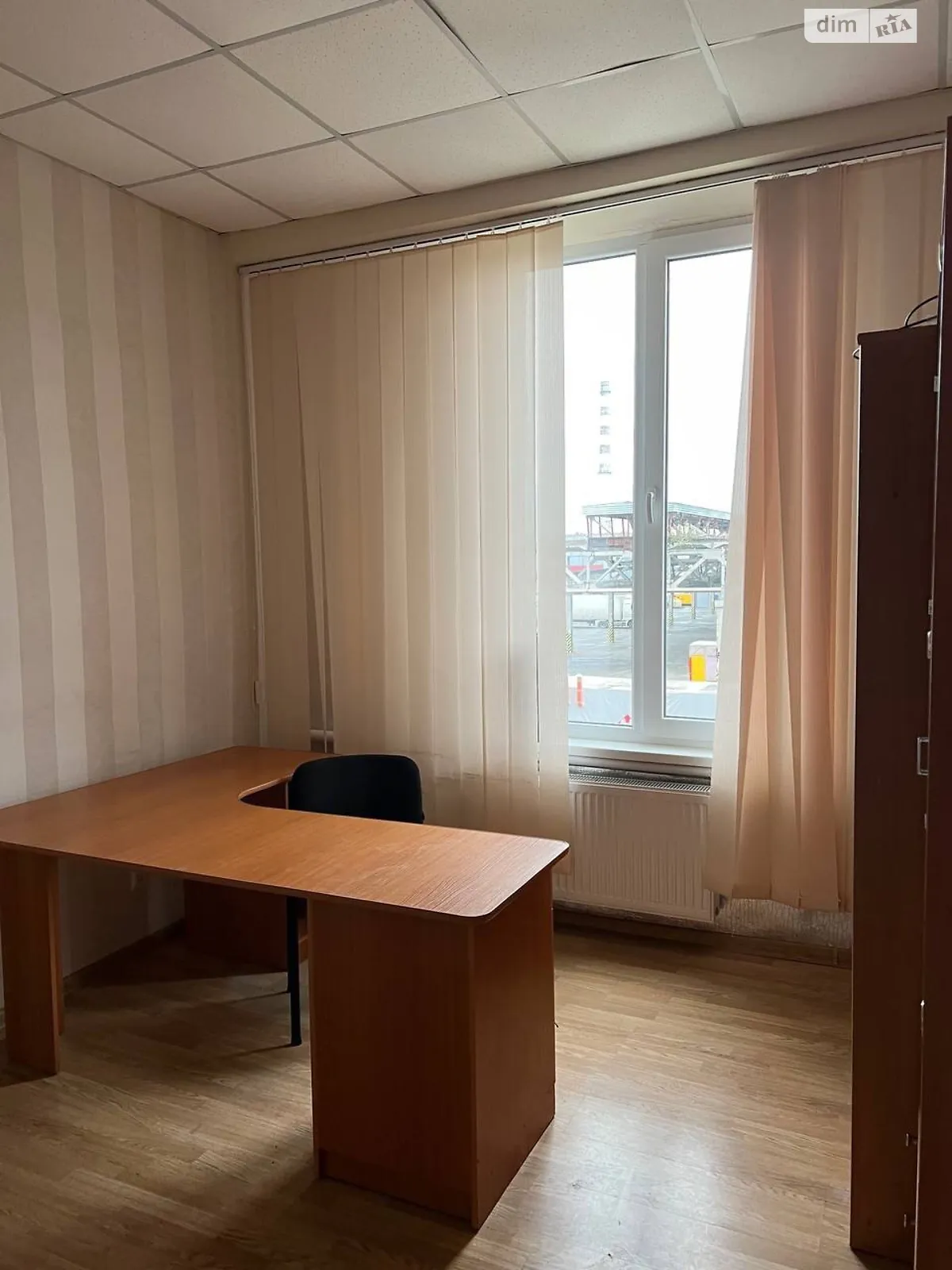 Сдается в аренду офис 13.6 кв. м в бизнес-центре, цена: 3500 грн - фото 1