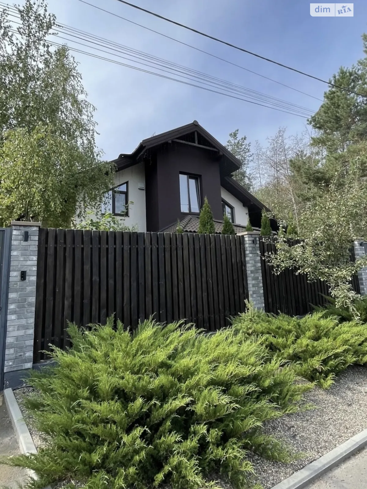 Сдается в аренду дом на 2 этажа 200 кв. м с балконом, цена: 1600 $ - фото 1