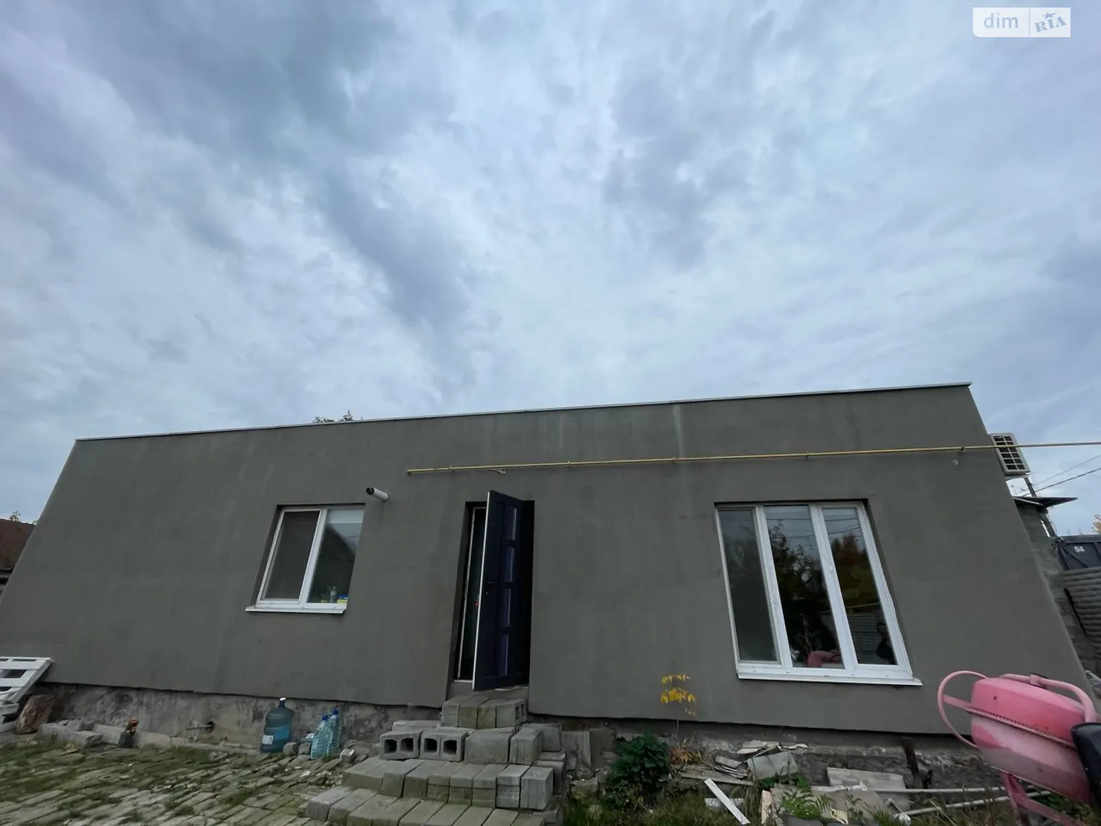 Продается одноэтажный дом 68 кв. м с бассейном, цена: 42000 $ - фото 1
