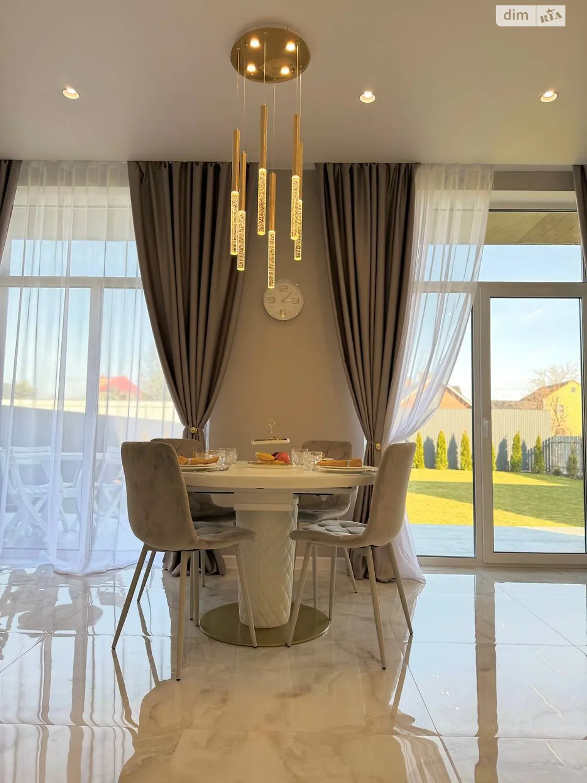 Продается дом на 3 этажа 170 кв. м с гаражом, цена: 250000 $ - фото 1