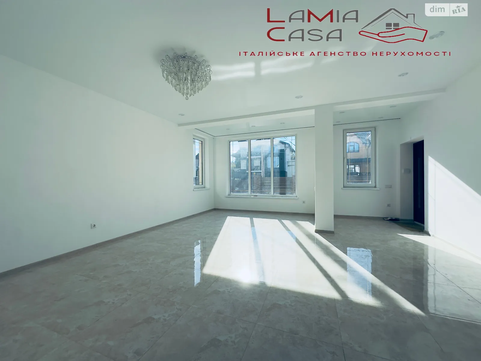 Продается дом на 3 этажа 300 кв. м с участком, цена: 190000 $ - фото 1