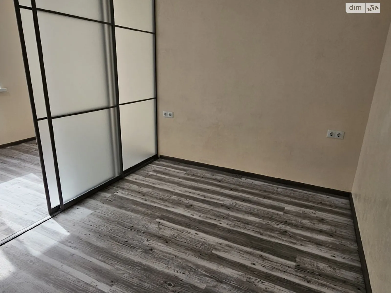 Продается 1-комнатная квартира 36 кв. м в Петропавловской Борщаговке, ул. Горького, 15 - фото 1