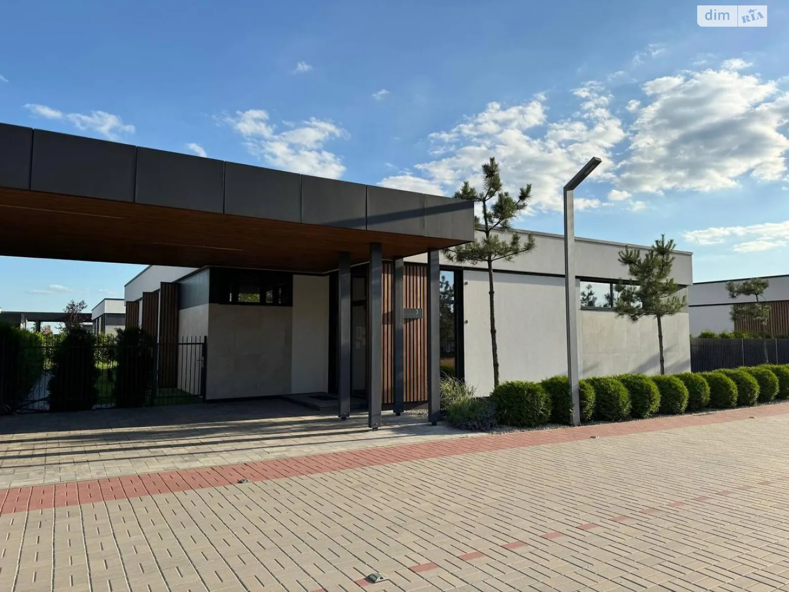 Продается одноэтажный дом 157 кв. м с садом, цена: 169240 $ - фото 1