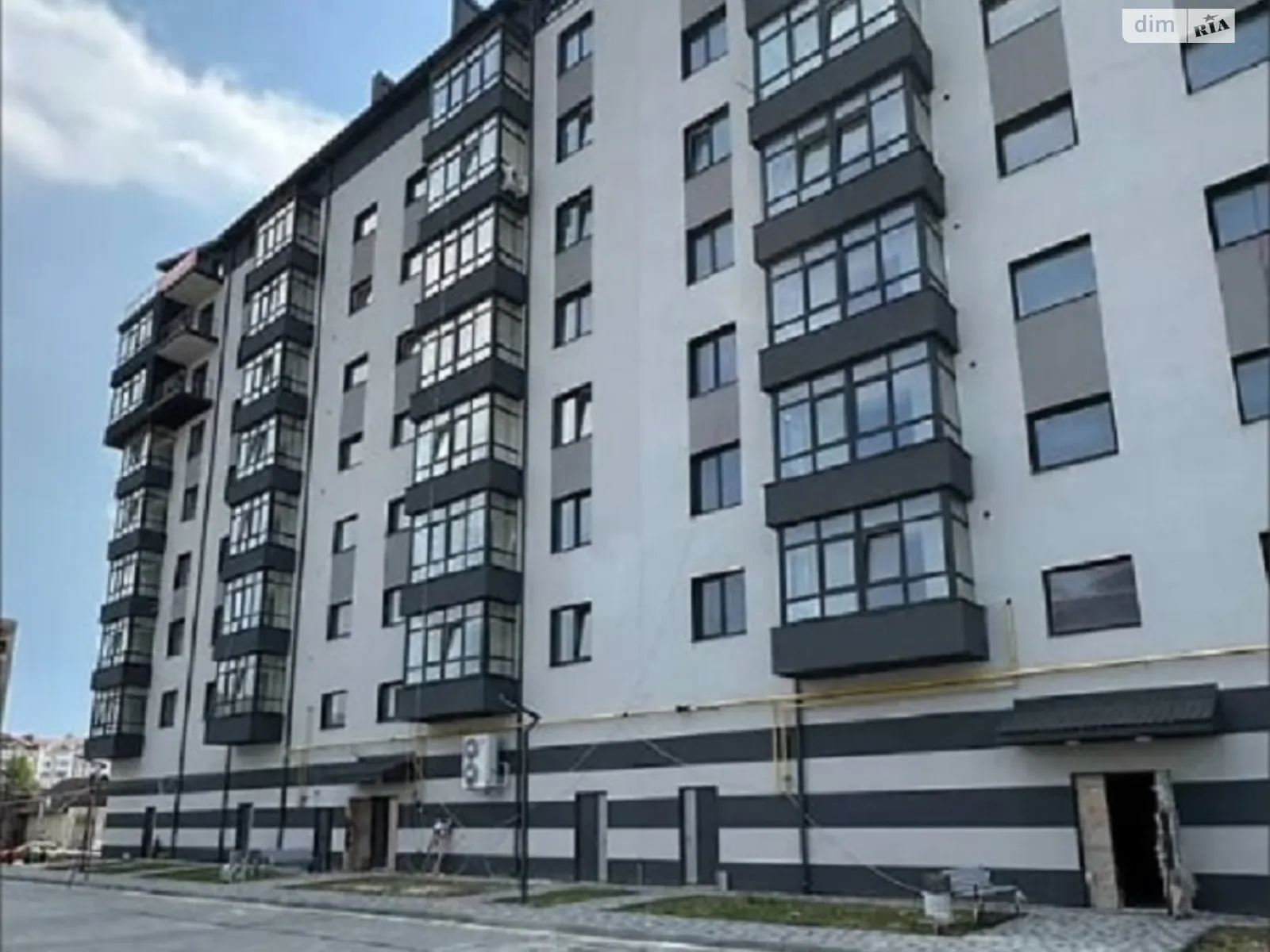 Продается 3-комнатная квартира 103.2 кв. м в Долине, ул. В. Черновола, 9 - фото 1