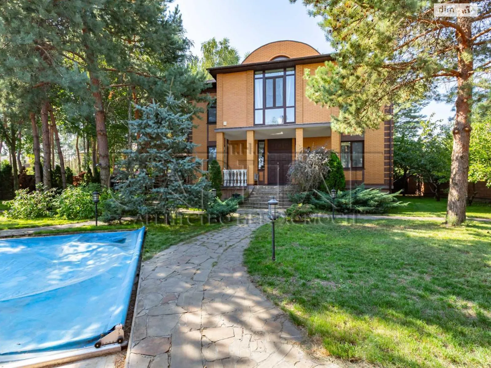 Продается дом на 3 этажа 430 кв. м с гаражом, цена: 580000 $ - фото 1