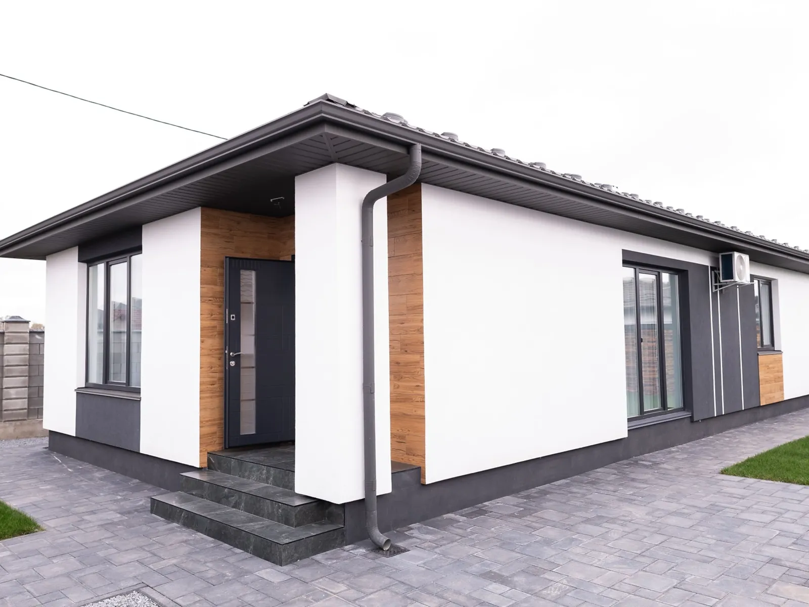 Продается одноэтажный дом 78 кв. м с камином, цена: 162000 $ - фото 1
