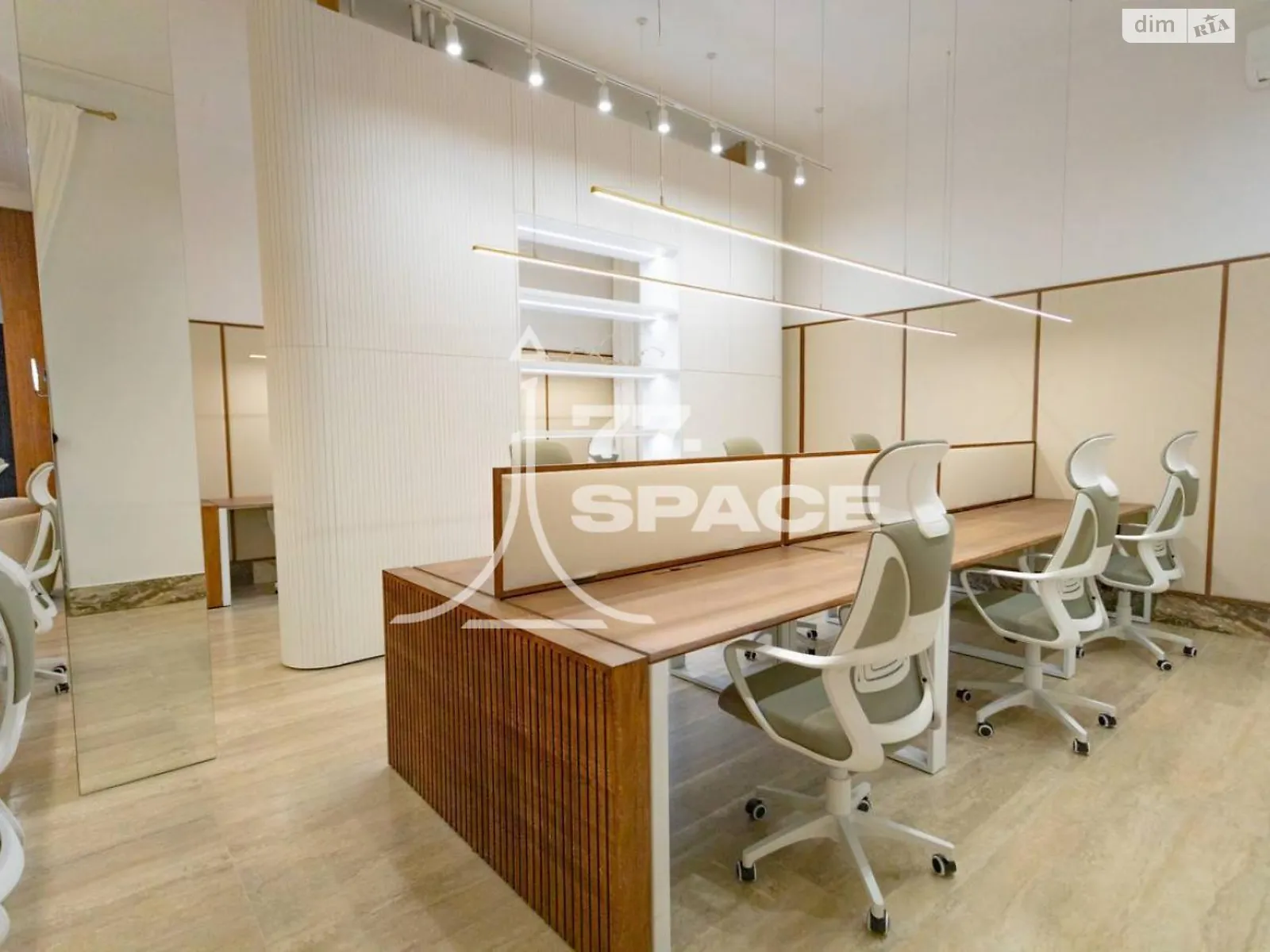 Сдается в аренду офис 120 кв. м в бизнес-центре, цена: 5500 $ - фото 1