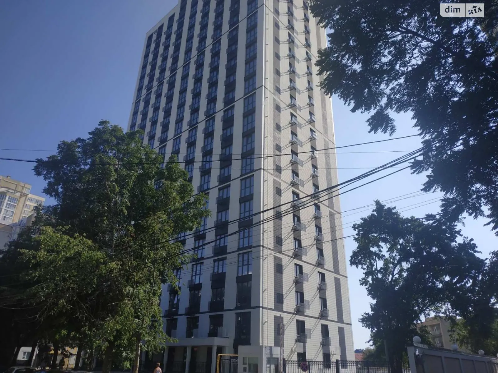 Продается 1-комнатная квартира 38 кв. м в Одессе, ул. Литературная, 10Б - фото 1