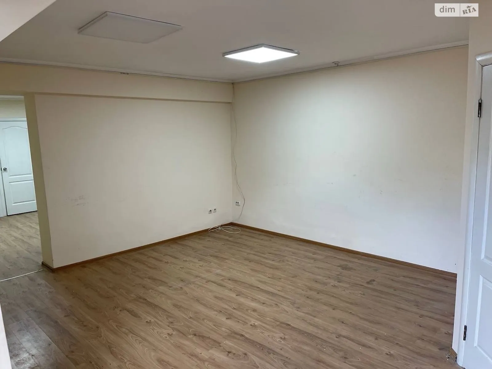 Продается офис 52 кв. м в бизнес-центре, цена: 29000 $ - фото 1