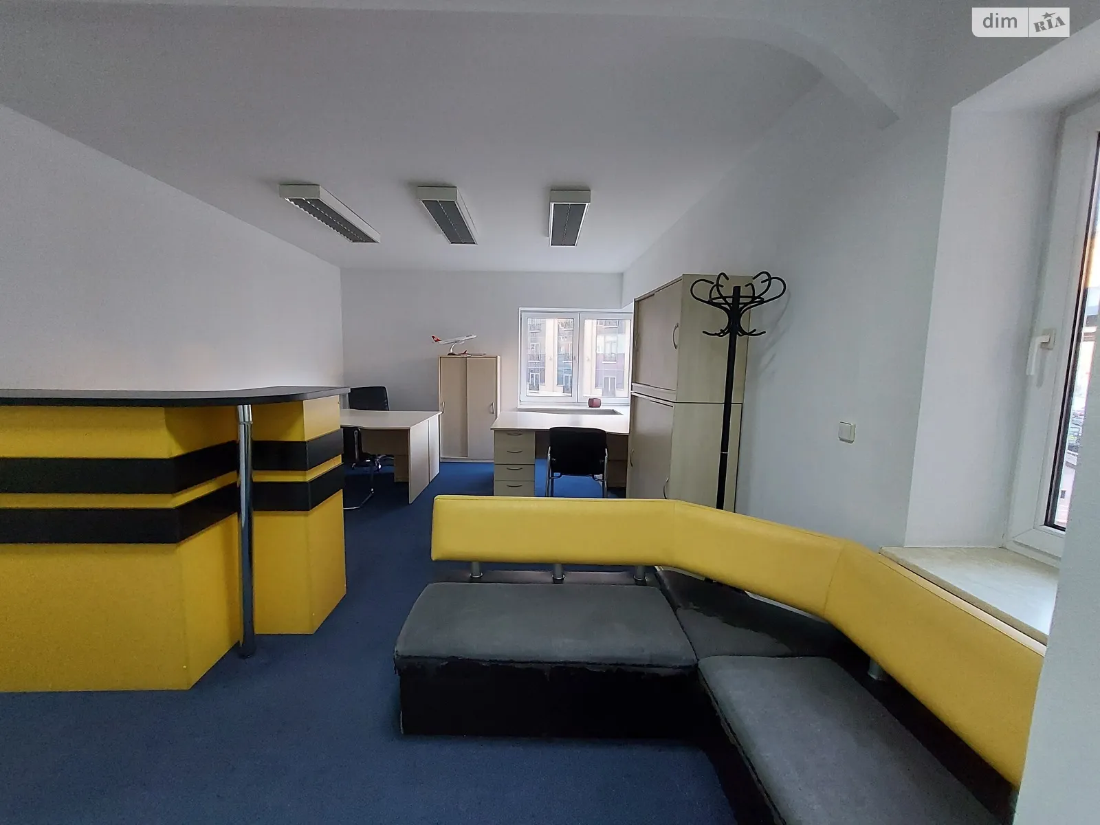 Сдается в аренду офис 83 кв. м в бизнес-центре, цена: 930 $ - фото 1