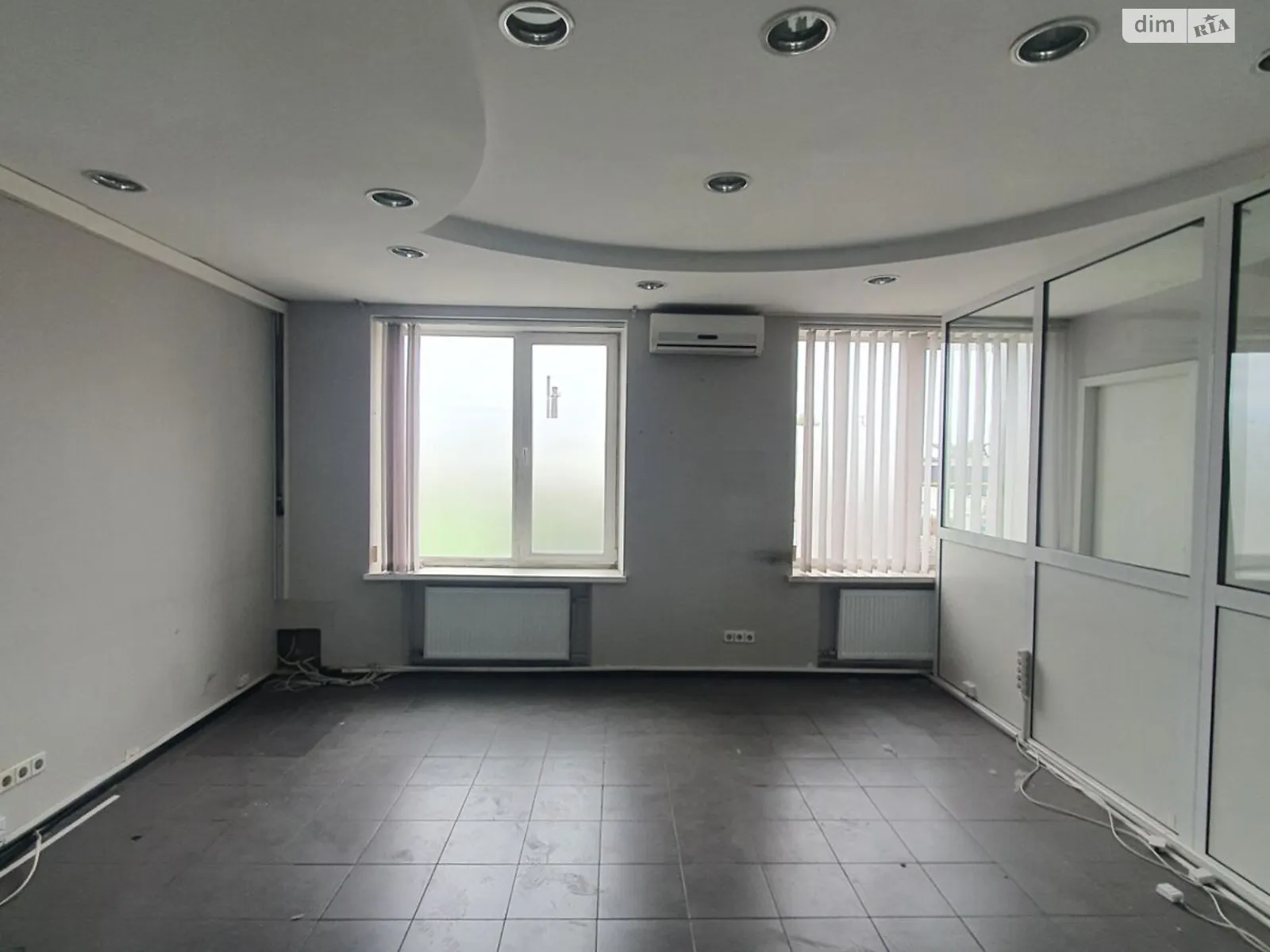 Сдается в аренду офис 145 кв. м в бизнес-центре, цена: 7250 грн - фото 1