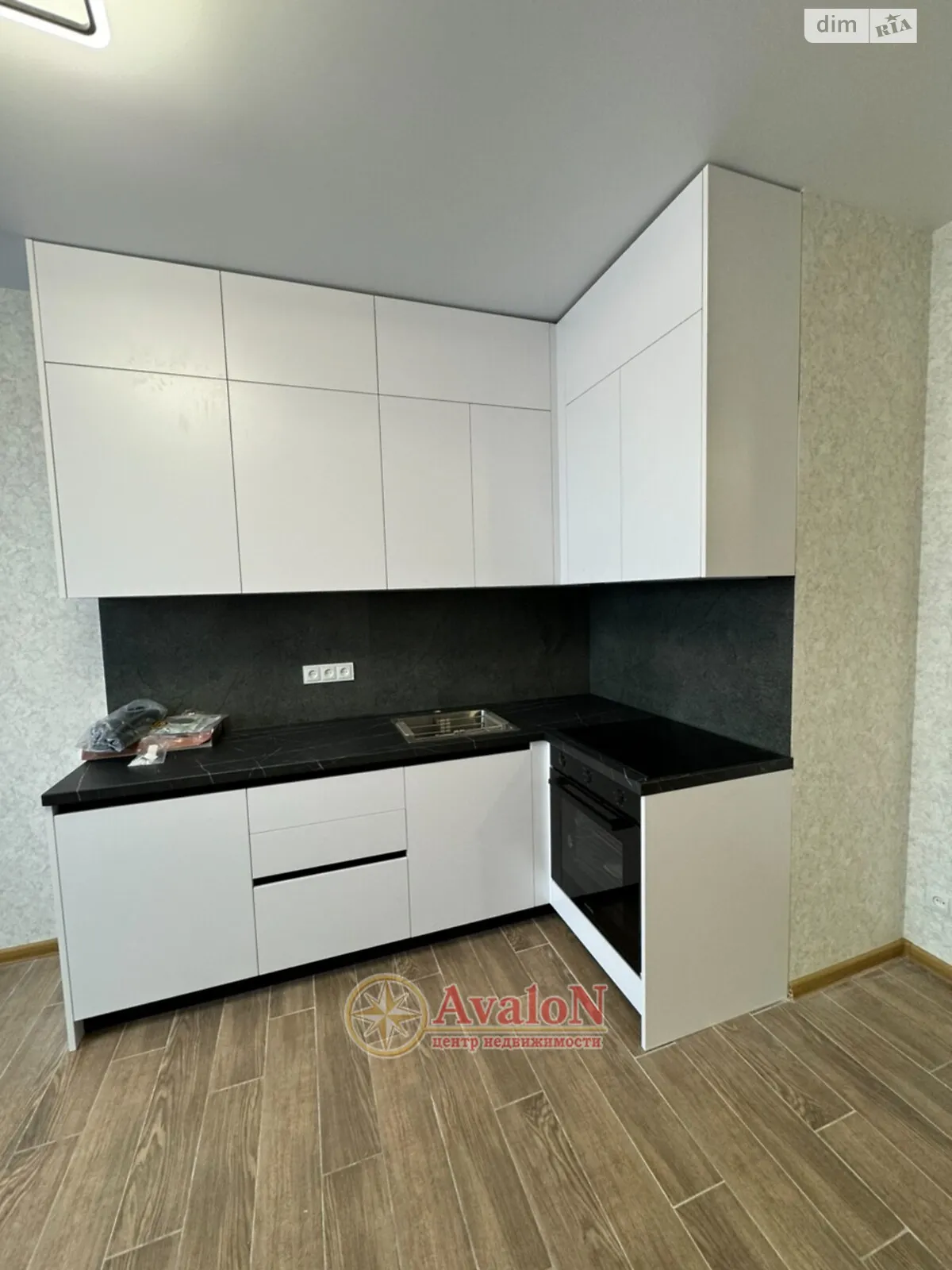 Продается 1-комнатная квартира 40 кв. м в Одессе, ул. Академика Сахарова, 3Е - фото 1