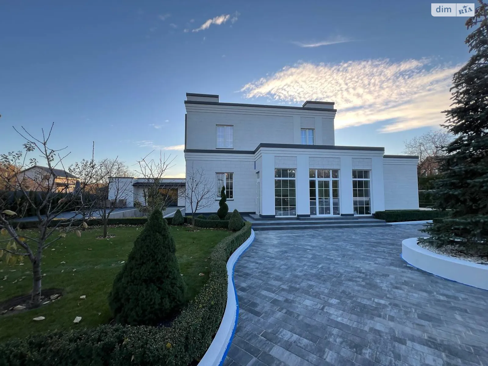 Продається будинок 2 поверховий 400 кв. м з гаражем, цена: 500000 $ - фото 1