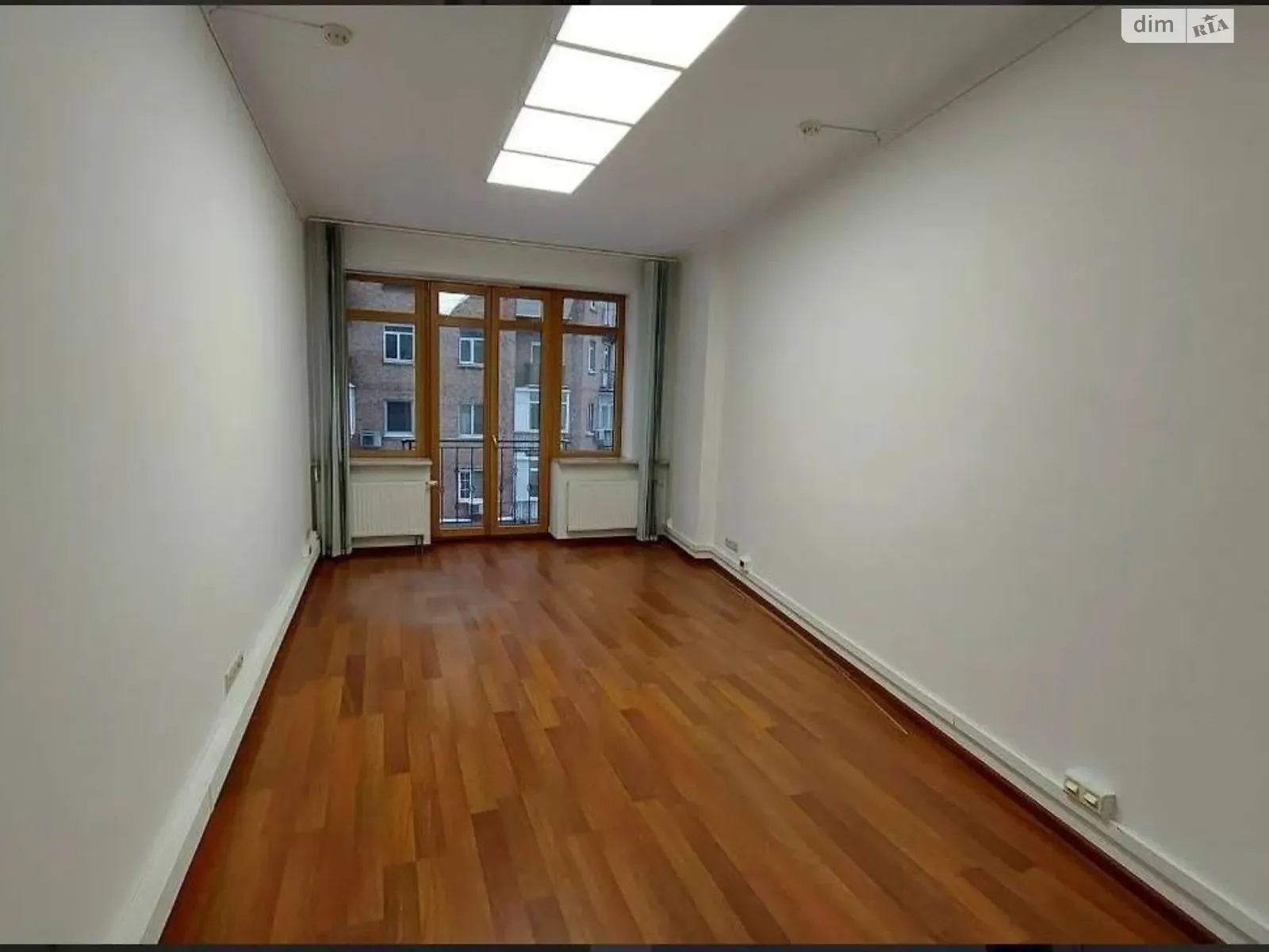 Сдается в аренду офис 225 кв. м в бизнес-центре, цена: 2500 $ - фото 1