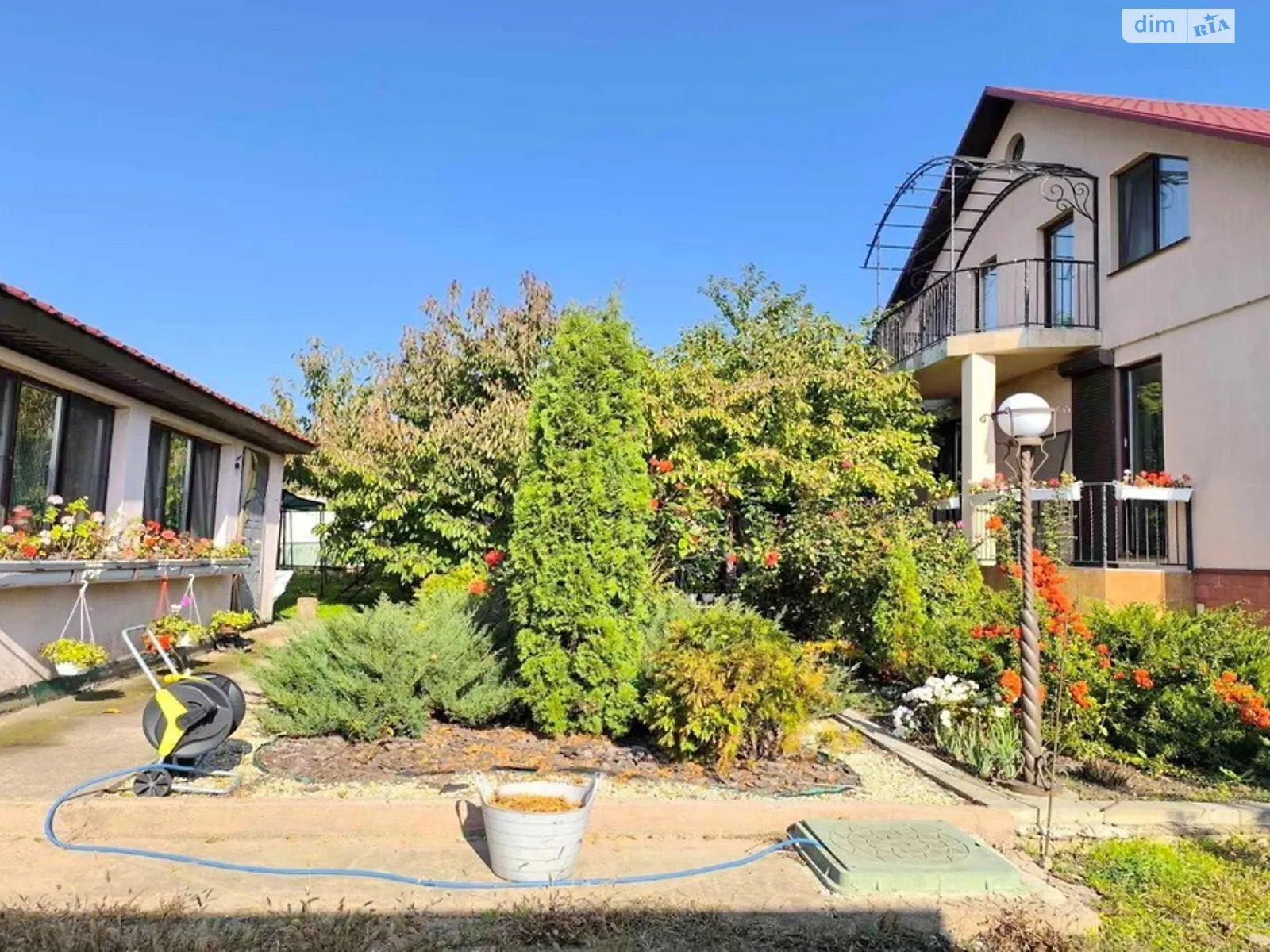 Продается дом на 2 этажа 220.2 кв. м с террасой, цена: 260000 $ - фото 1
