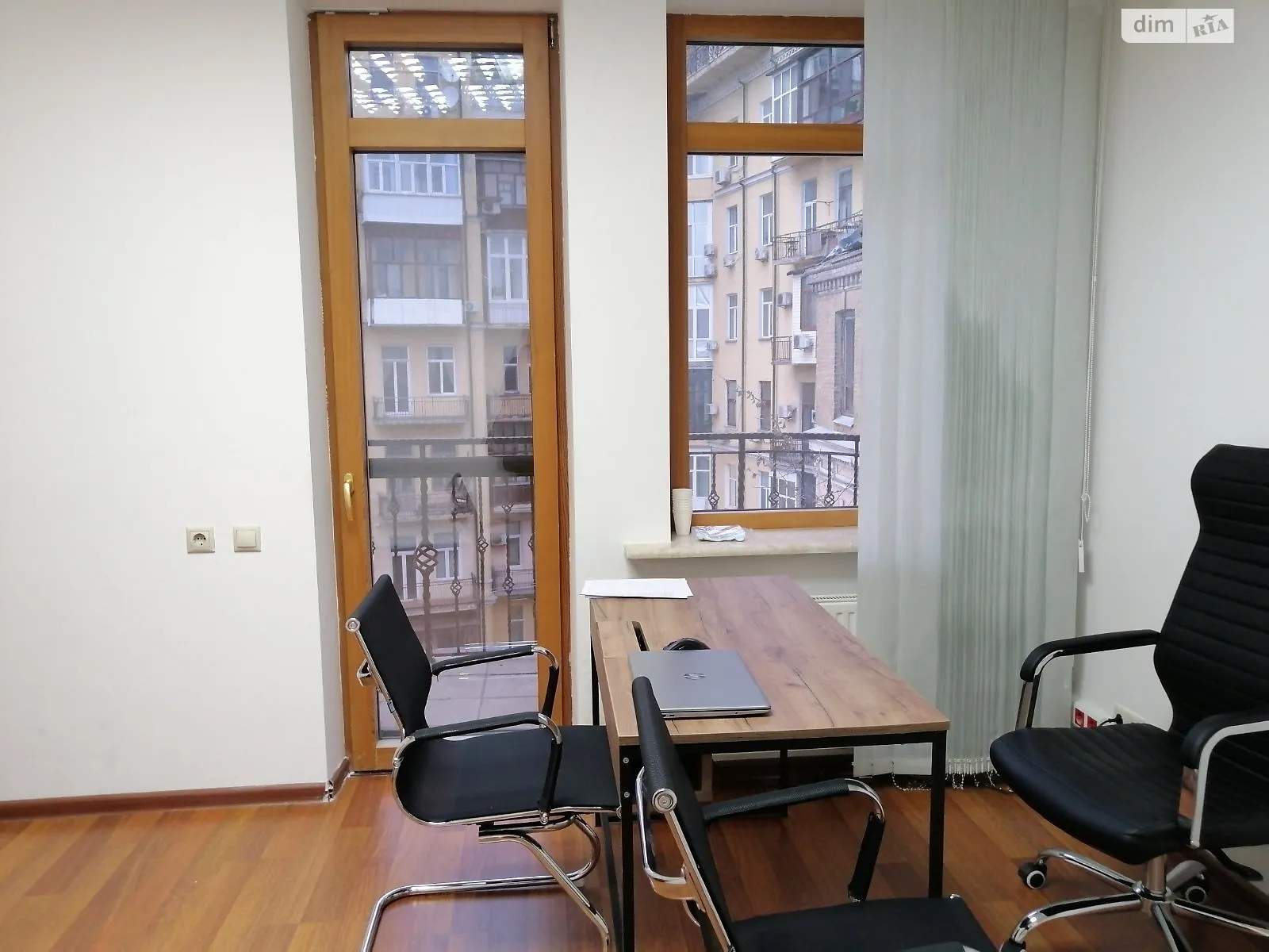 Сдается в аренду офис 199 кв. м в бизнес-центре, цена: 2560 $ - фото 1