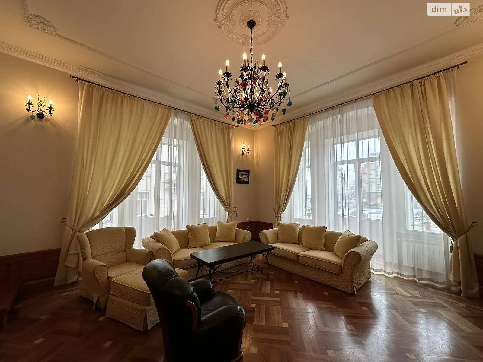 Сдается в аренду 3-комнатная квартира 189.2 кв. м в Львове, ул. Театральная - фото 1