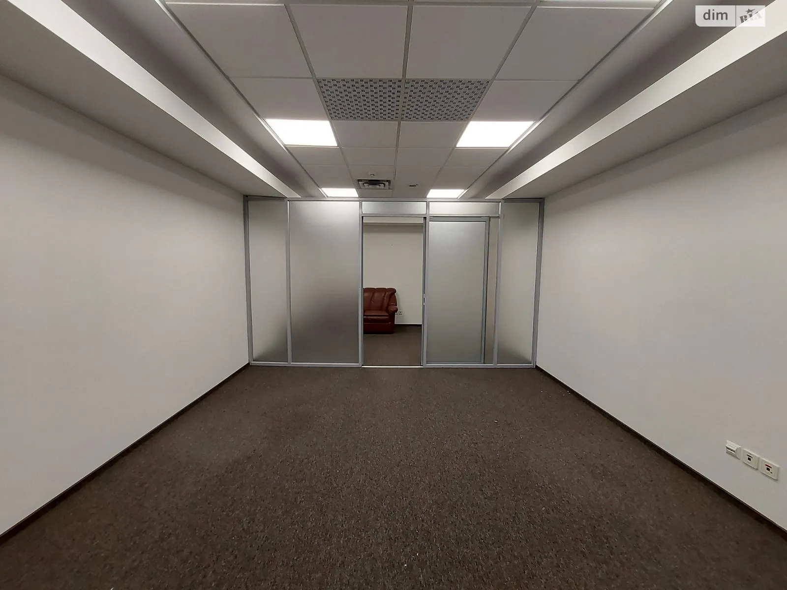 Сдается в аренду офис 75 кв. м в бизнес-центре, цена: 1650 $ - фото 1
