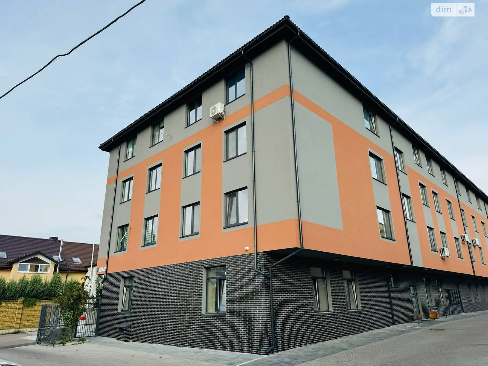 Продається приміщення вільного призначення 74.1 кв. м в 4-поверховій будівлі, цена: 81500 $ - фото 1