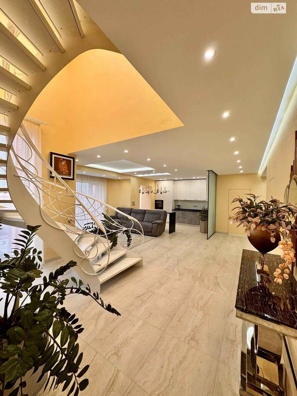 Продается 5-комнатная квартира 182.5 кв. м в Киеве, ул. Дмитриевская, 45 - фото 1