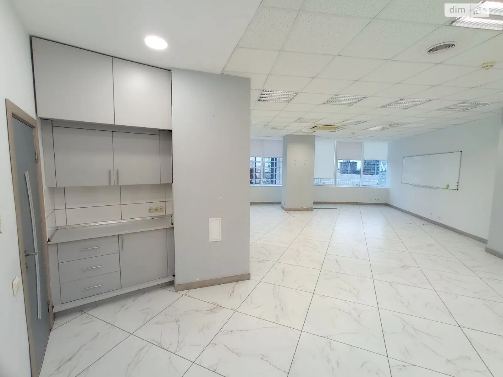 Сдается в аренду офис 96.5 кв. м в бизнес-центре, цена: 480 $ - фото 1