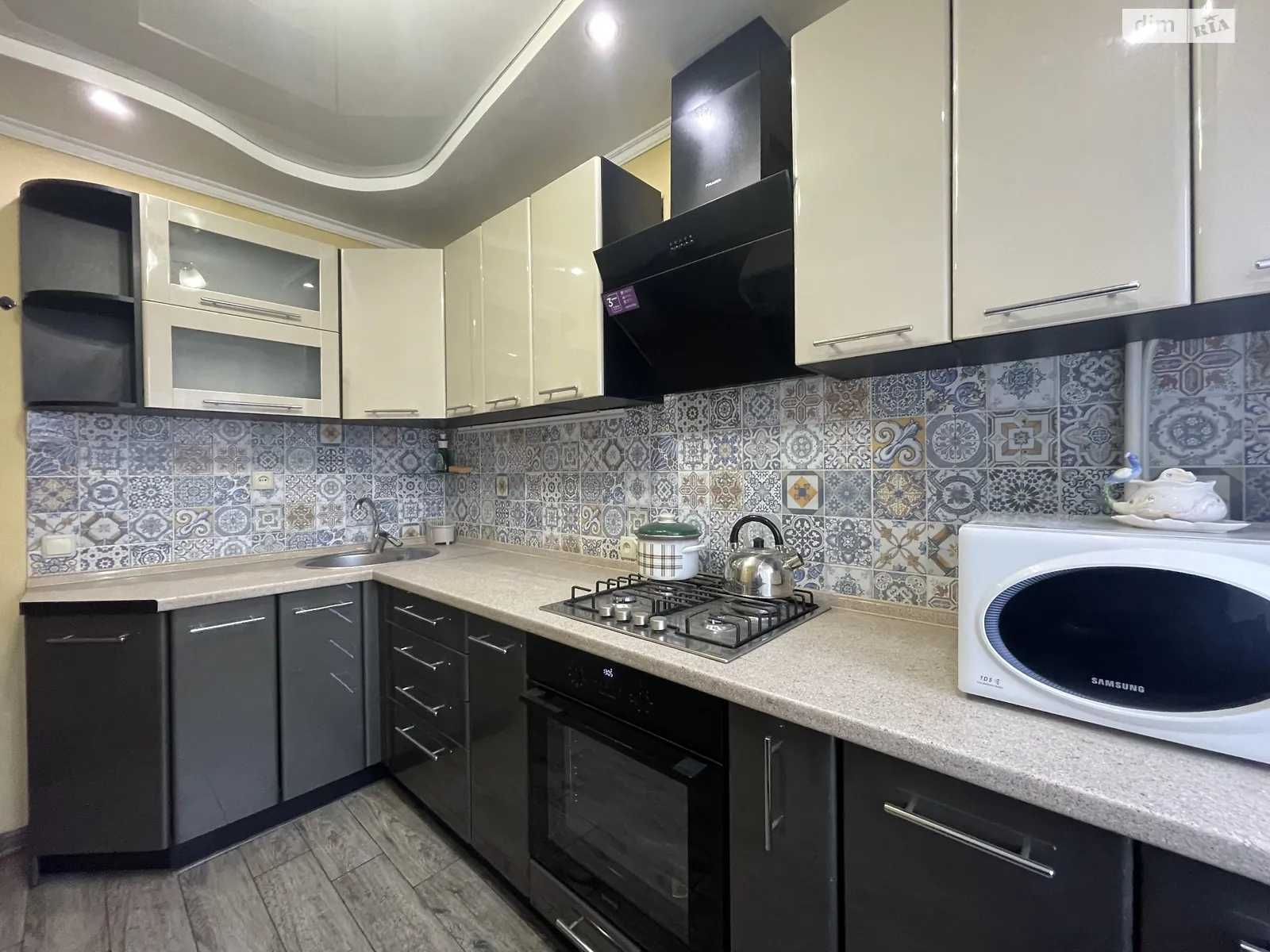 Продается 2-комнатная квартира 48.9 кв. м в Черноморске, ул. Парусная - фото 1