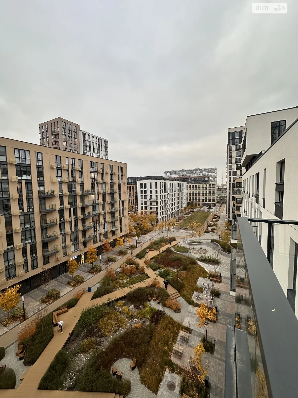 Продается 3-комнатная квартира 112 кв. м в Киеве, ул. Салютная - фото 1