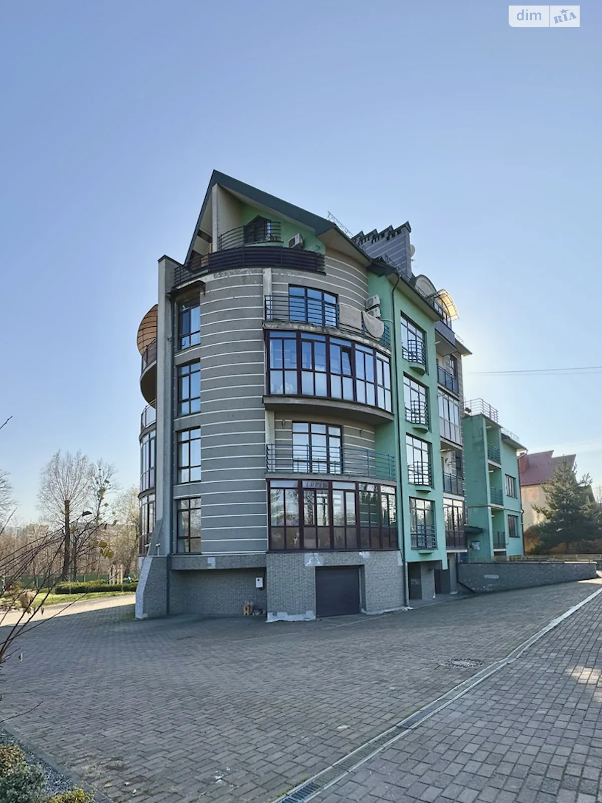 Продается 3-комнатная квартира 111.8 кв. м в Ивано-Франковске, ул. Микитинецкая, 9Б - фото 1