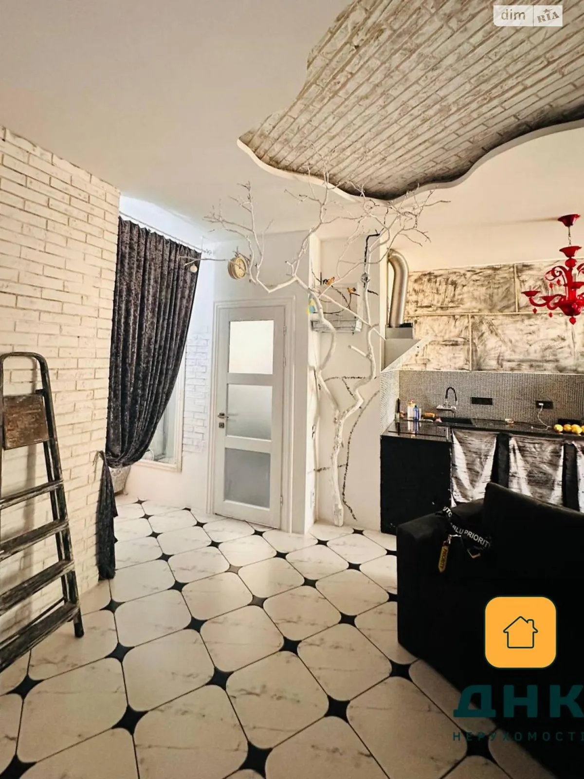 Продается 1-комнатная квартира 46 кв. м в Одессе, плато Аркадийское(Гагаринское), 5Б - фото 1