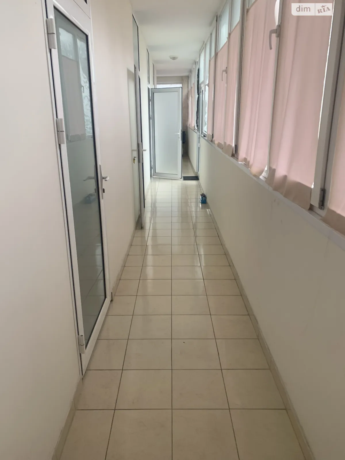Здається в оренду кімната 86 кв. м у Тернополі, цена: 3800 грн - фото 1