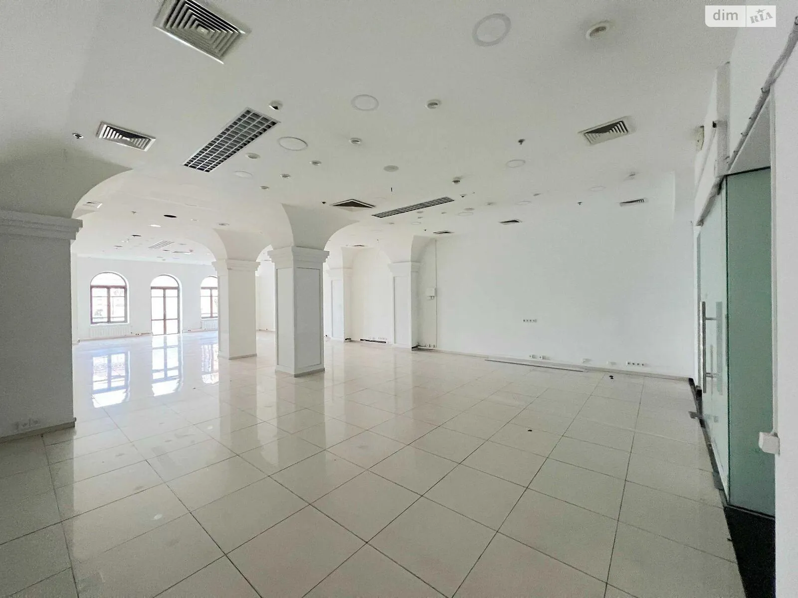Сдается в аренду офис 139 кв. м в бизнес-центре, цена: 3450 $ - фото 1