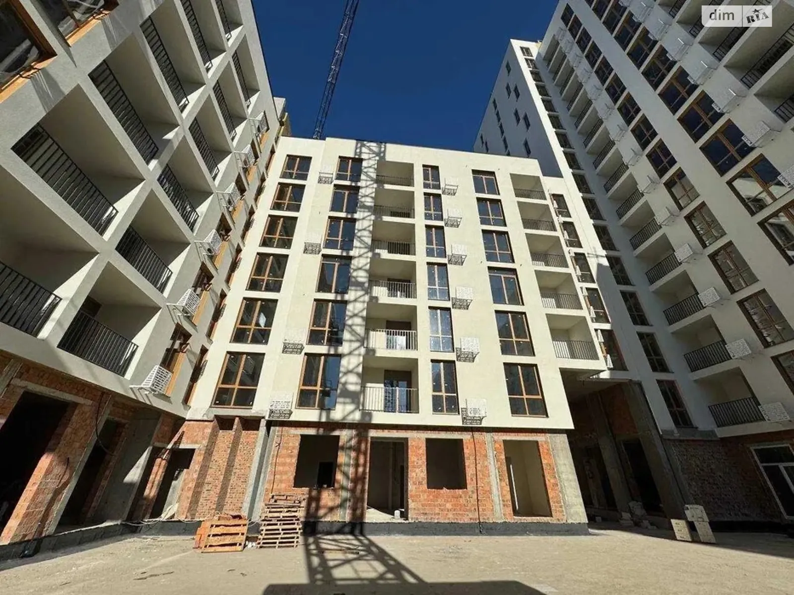 Продается 1-комнатная квартира 40 кв. м в Львове, ул. Под Голоском, 16 - фото 1