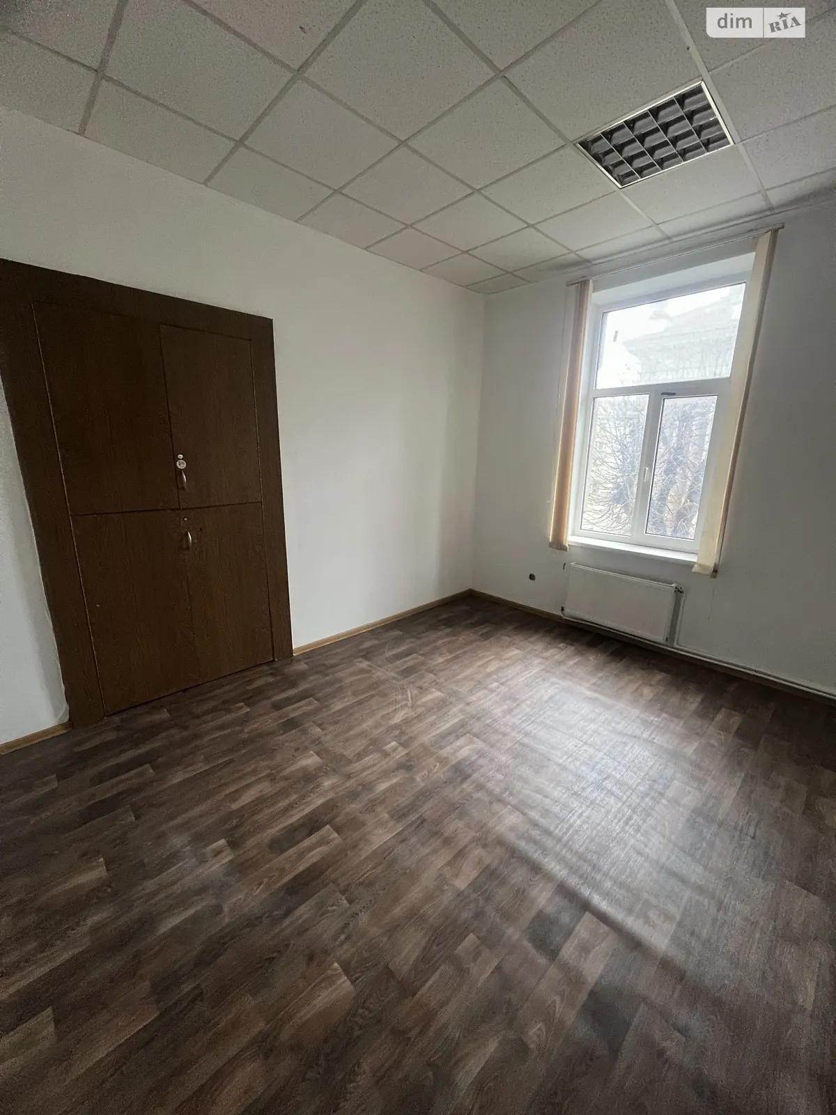 Сдается в аренду офис 18 кв. м в бизнес-центре, цена: 5500 грн - фото 1