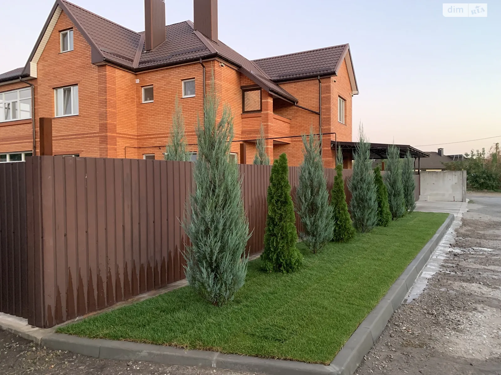 Продається будинок 3 поверховий 300 кв. м з подвалом, цена: 555000 $ - фото 1