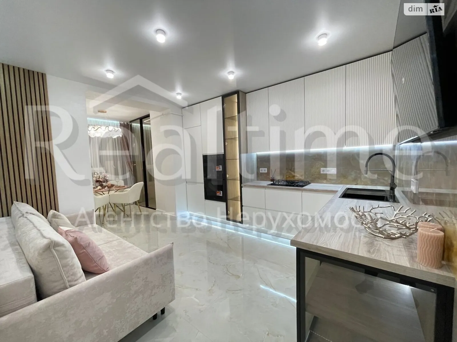 Продается 2-комнатная квартира 67 кв. м в Софиевской Борщаговке, ул. Радостная, 4 - фото 1