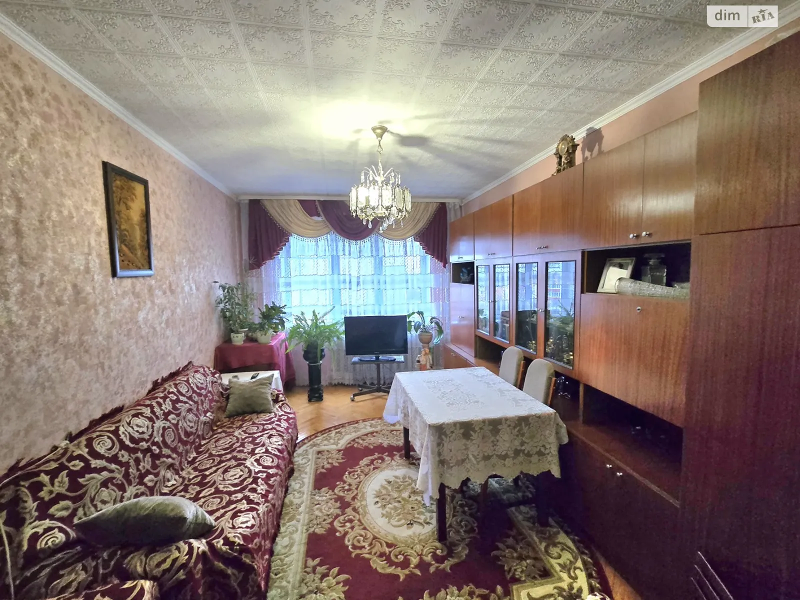 Продается 3-комнатная квартира 63 кв. м в Ровно, ул. Волынской Дивизии - фото 1