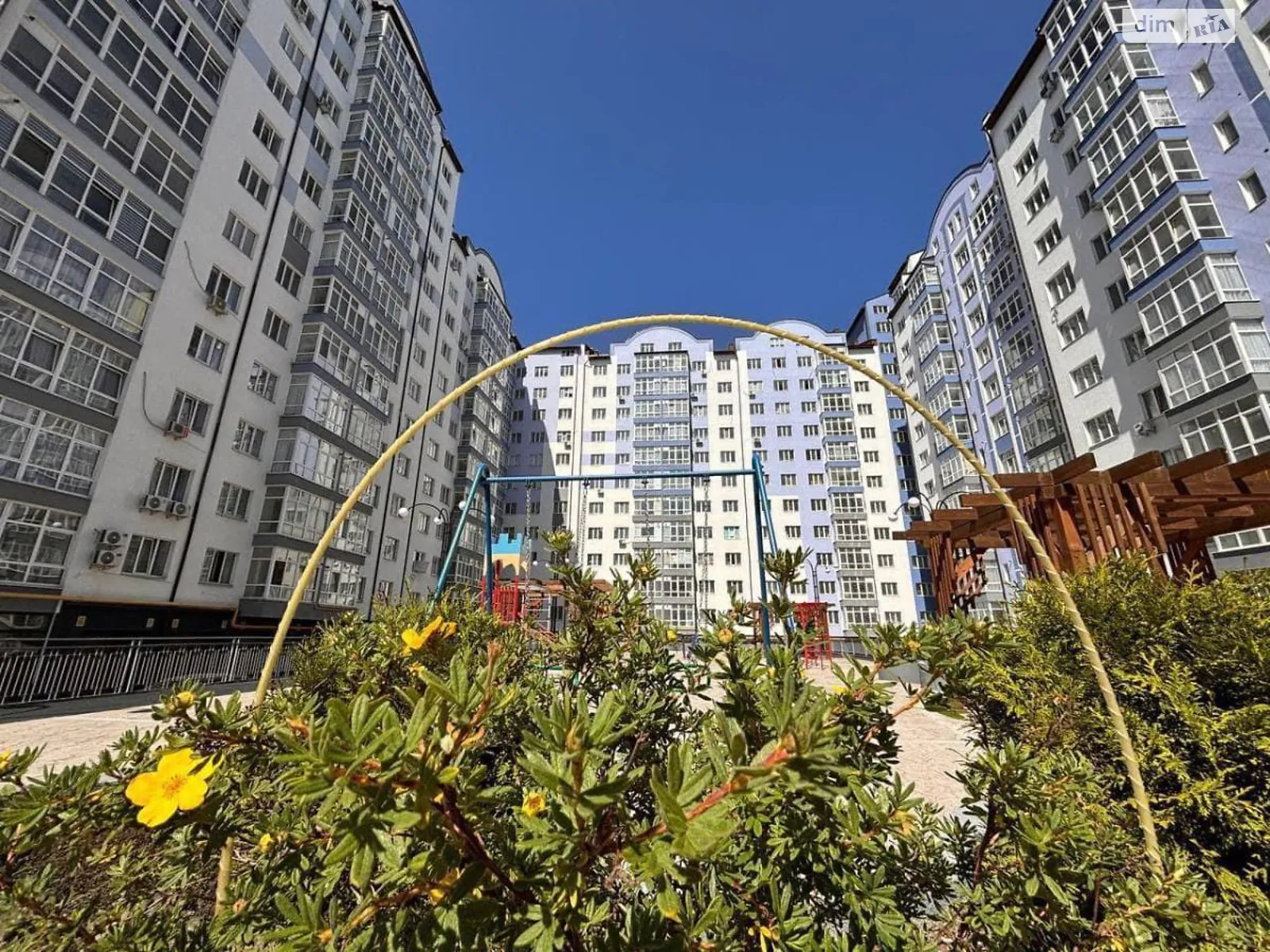 Продается 2-комнатная квартира 64.8 кв. м в Ивано-Франковске, ул. Высочана Семена, 18 корпус 17 - фото 1